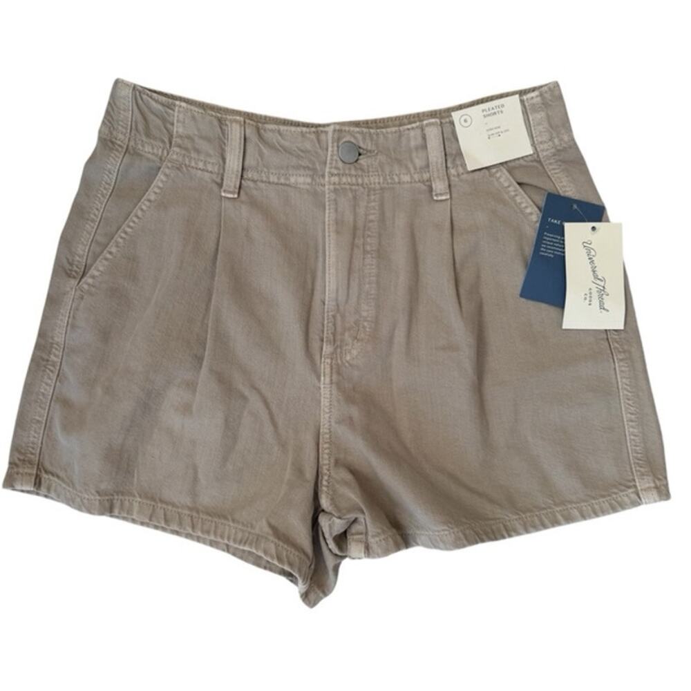Universal Thread Khaki High Rise Pleated Shorts - Size 6 - NWT